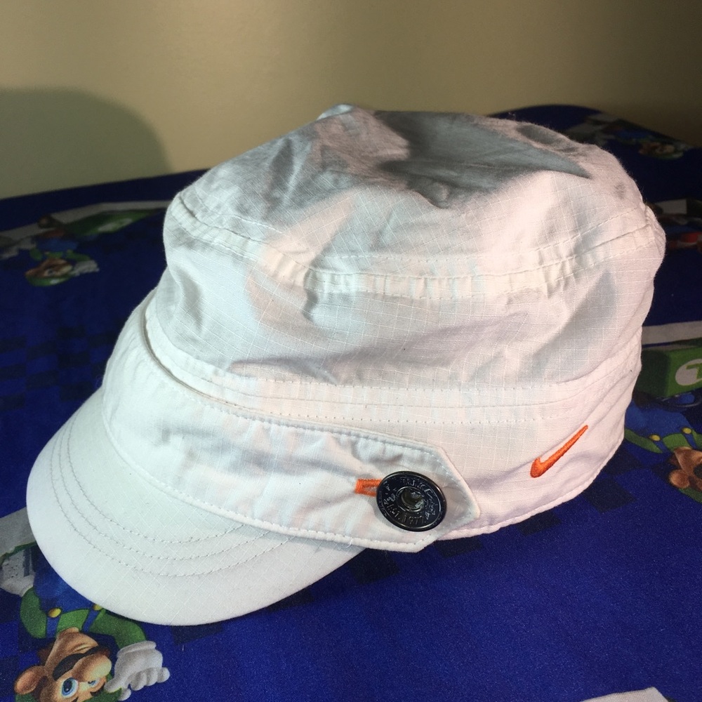 Nike golf white woman’s hat used nearly pristineOS